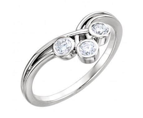 0.30 ct Ladies Round Cut  Diamond Three-stone Basel Set Ring