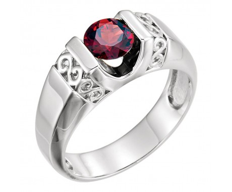 14 kt White Gold Garnet Ring